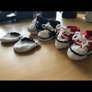 Baby’s shoes knitted 💃🏼BOGO